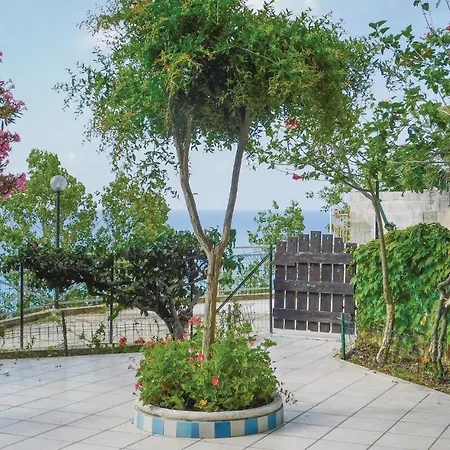 Amazing In With 2 Bedrooms פרגליה