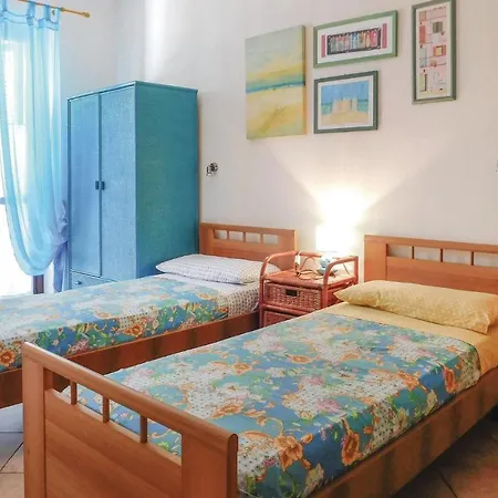 Amazing In With 2 Bedrooms דירה *