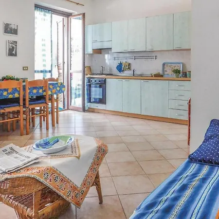 Amazing In With 2 Bedrooms דירה *